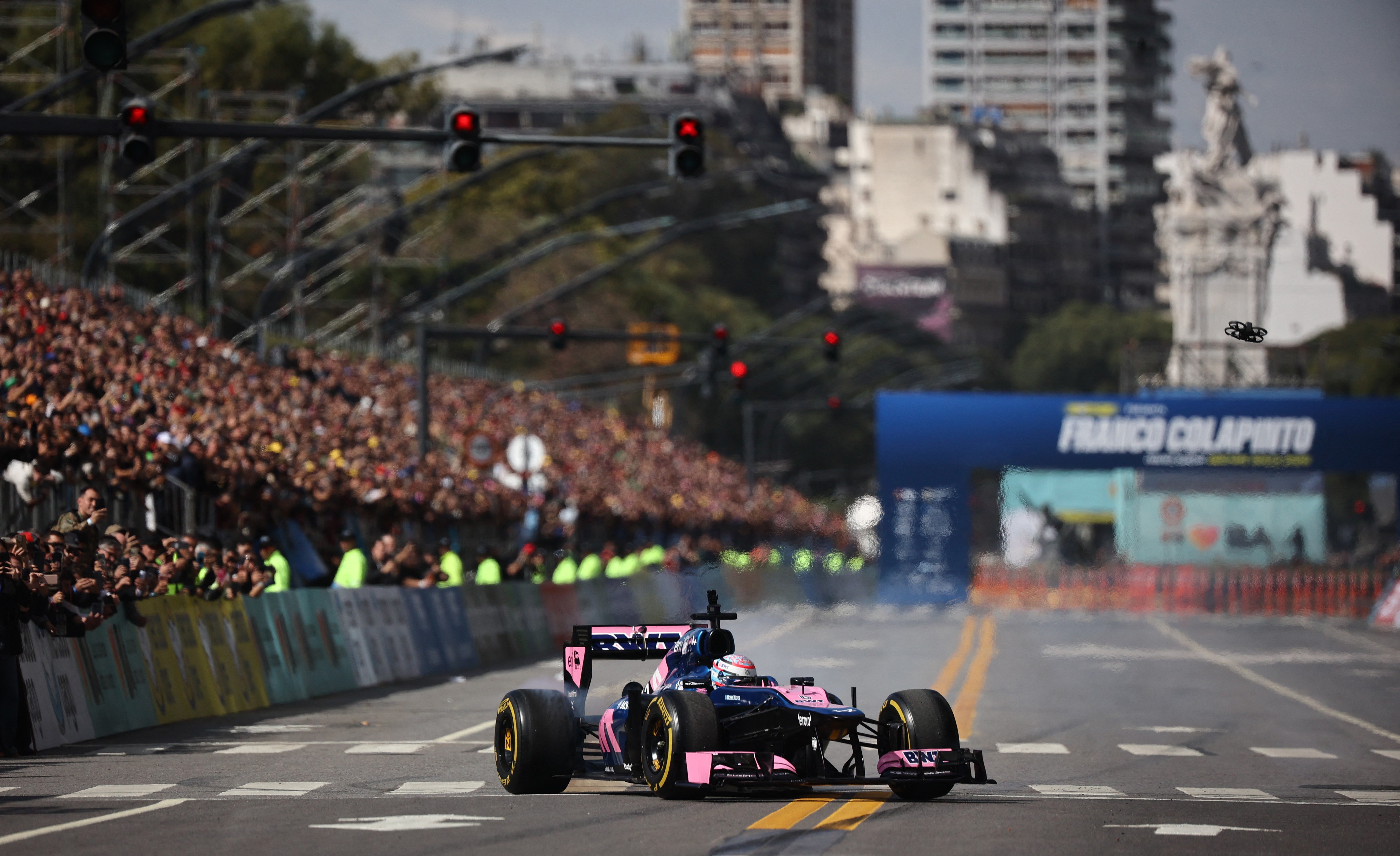Colapinto lota ruas de Buenos Aires com 500 mil pessoas em evento