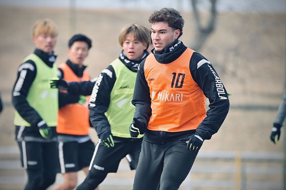 Arthur Viana é emprestado pelo Cruzeiro ao Ehime FC — Foto: Divulgação/Ehime FC