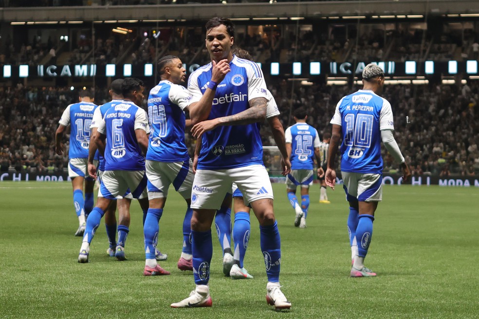 Kaio Jorge comemora gol do Cruzeiro no clássico — Foto: Gilson Lobo/AGIF