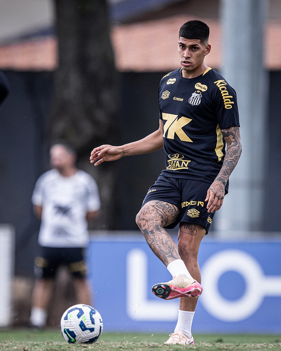 Treino do Santos: Vojvoda pode promover estreia de zagueiro contra o Atlético-MG