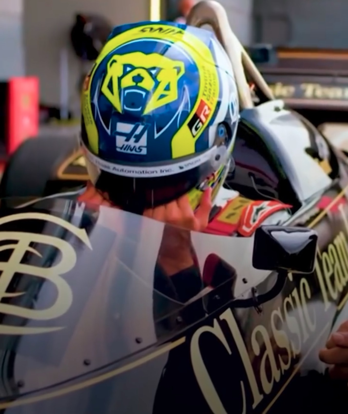 Bearman explica emoção ao guiar Lotus de Senna: “Uma grande honra”