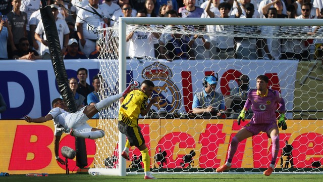 Golaço de Mabappé para o Real Madrid contra o Borussia Dortmund nas quartas do Mundial