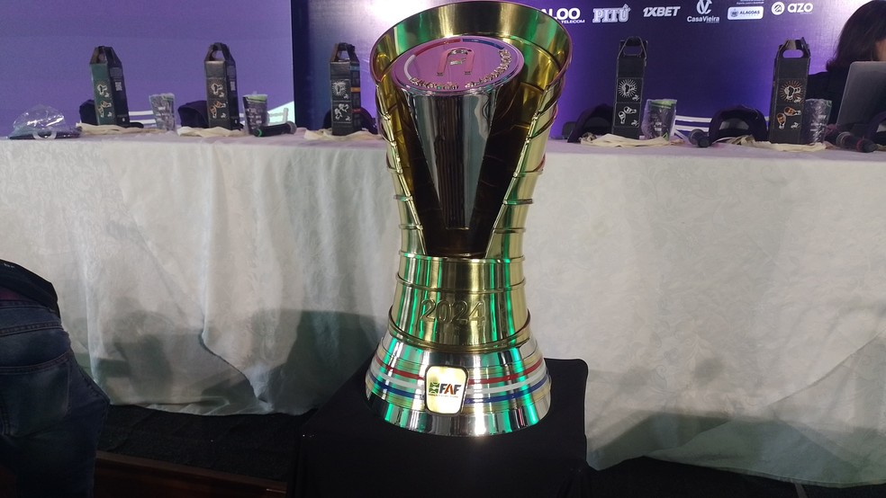 Taça do Campeonato Alagoano de 2024 — Foto: Leonardo Freire / ge