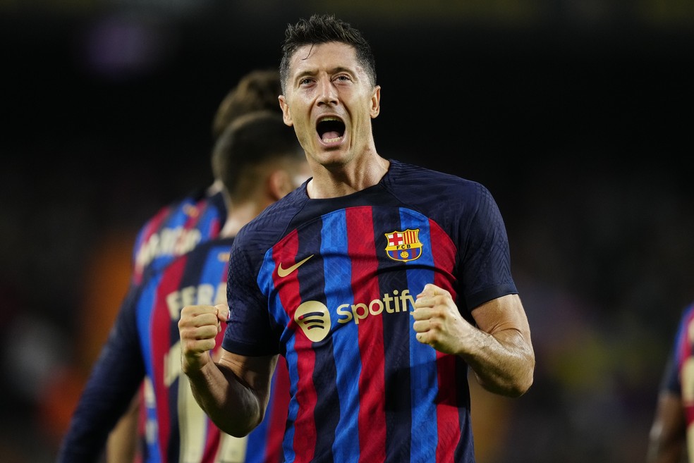Copa do Mundo: Lewandowski e Messi se enfrentam por vaga nas