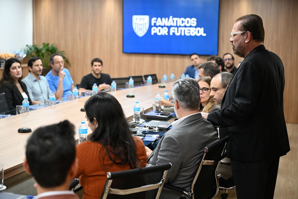 Clubes e operadoras de apostas se reuniram a federação de São Paulo para discutir projetos de restrição à publicidade de bets — Foto: Rodrigo Corsi/Ag. Paulistão