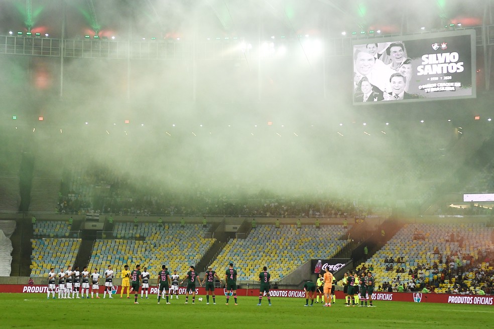 Homenagens a Silvio Santos em Fluminense x Corinthians, no Maracanã — Foto: Alexandre Durão / ge