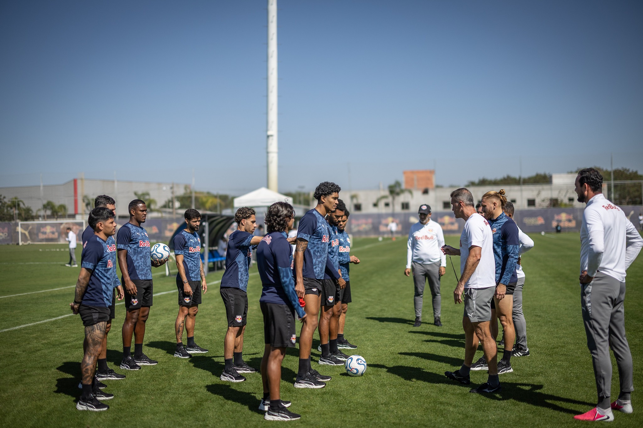 Bragantino realiza treino técnico em preparação para enfrentar o Atlético-MG
