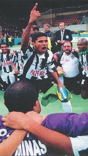 Manoel Tobias recorda mundial de futsal contra o Barcelona em 1997