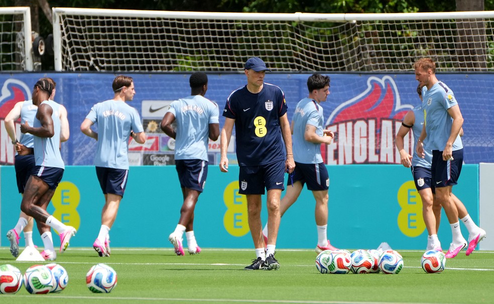 Thomas Tuchel durante treinamento da Inglaterra — Reuters/Jim Rassol