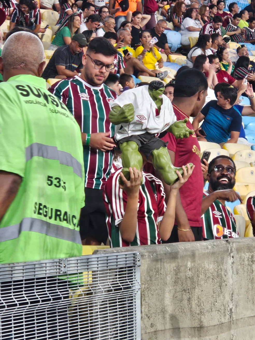 "Hulkmania" invade o Maracanã e aquece coração tricolor