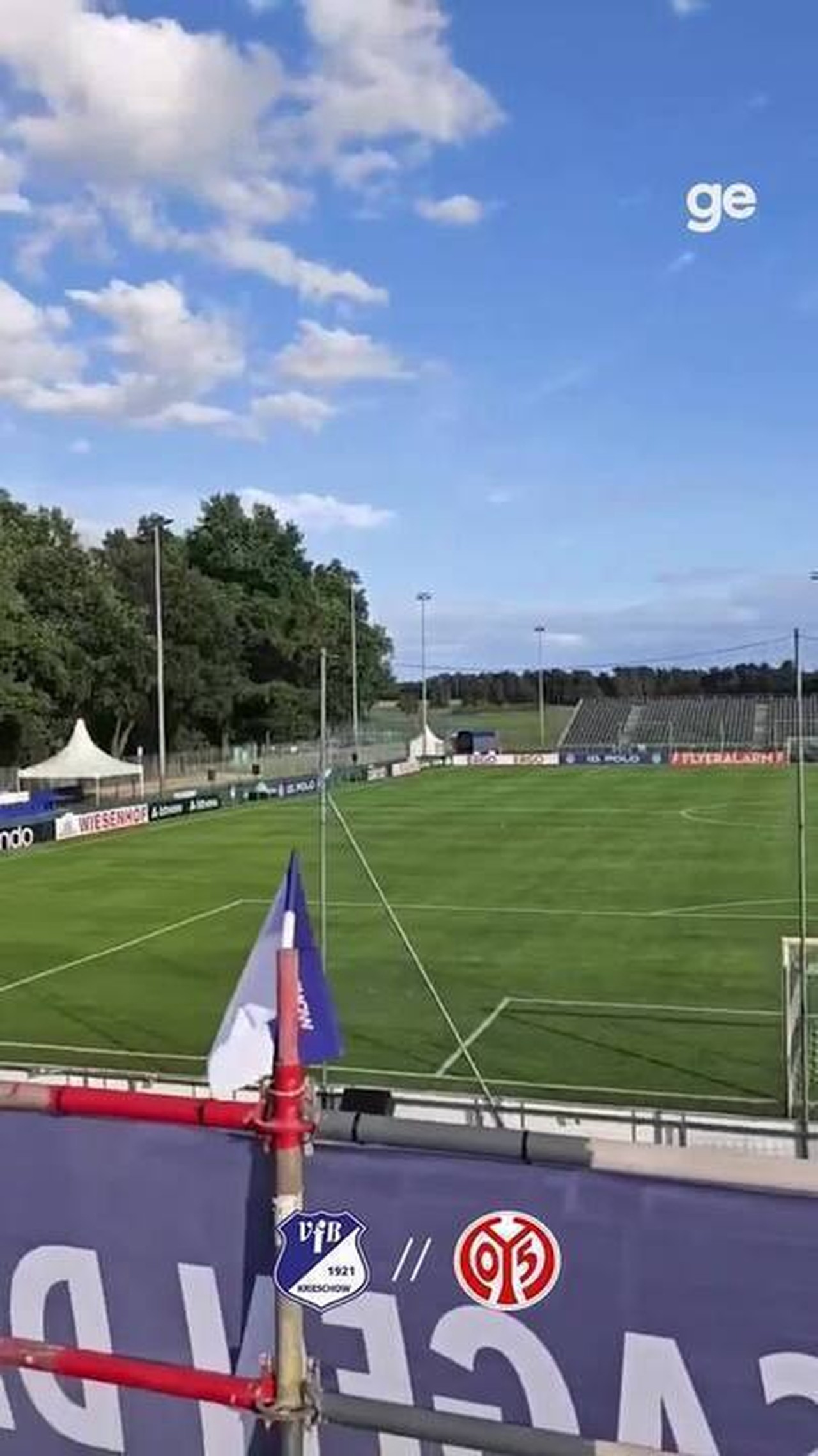 Torcida reforma estádio para ver time da quinta divisão estrear na Copa da Alemanha