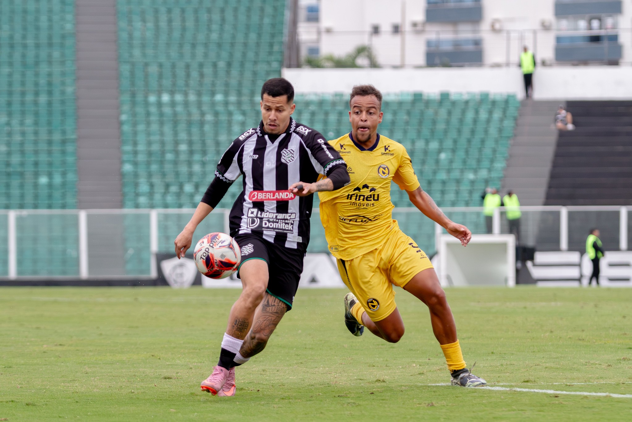 Atacante do Figueirense comemora primeiro gol após quase três meses: "Feliz demais"