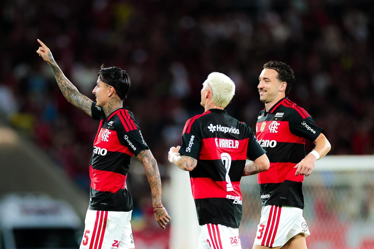 Golaço de Pulgar encanta Flamengo e garante vitória sobre o Vitória