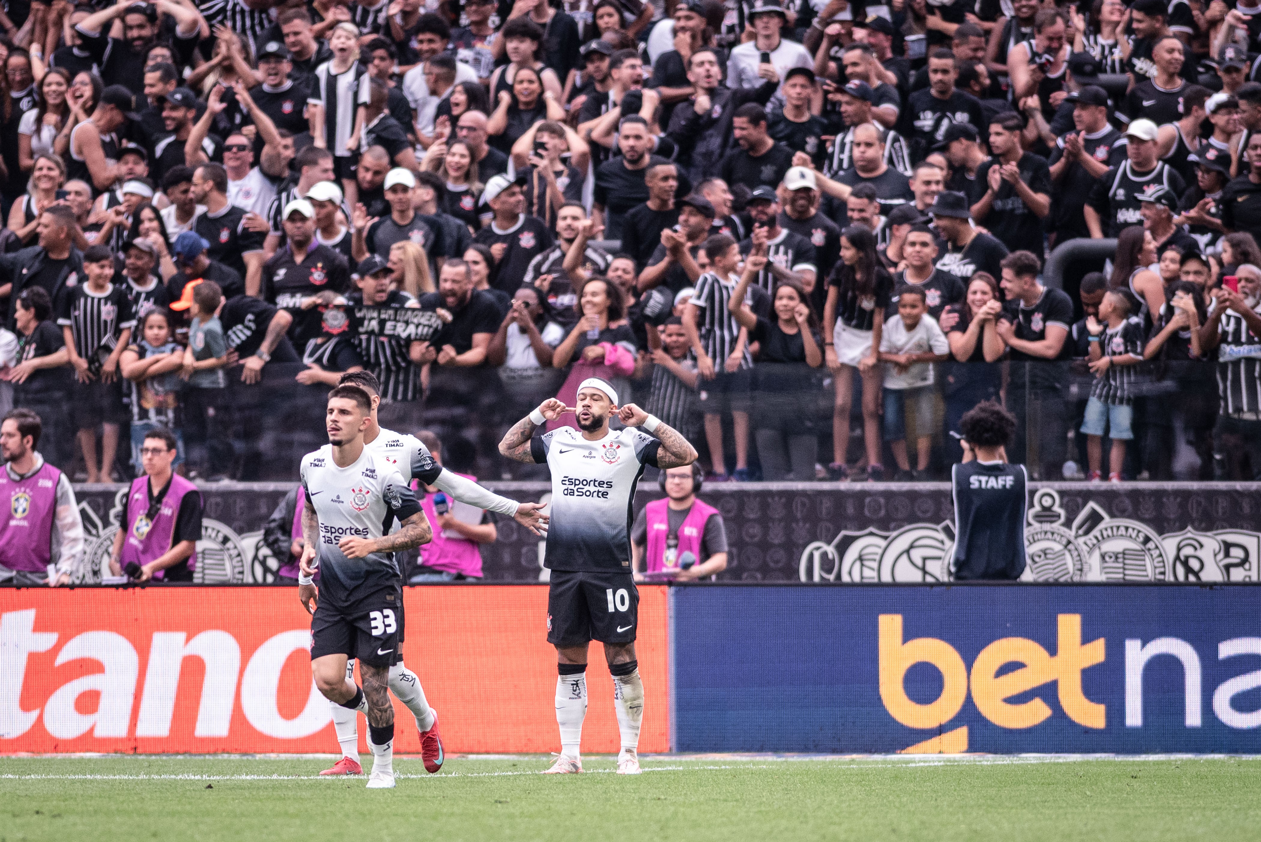 Corinthians encontra precisão após altos e baixos em tarde de jogo.