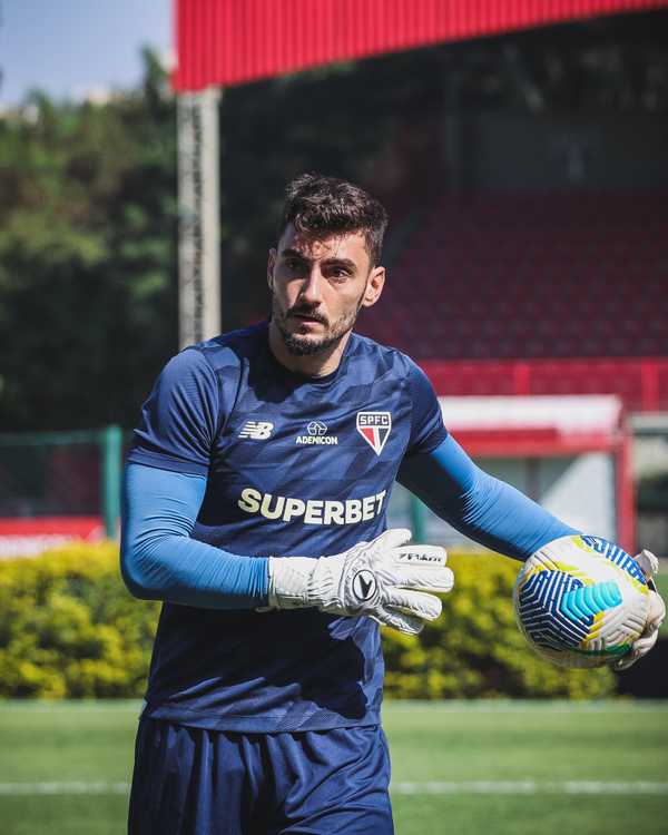 Da reserva ao protagonismo: Rafael reaparece no Atlético-MG em confronto crucial pelo São Paulo.