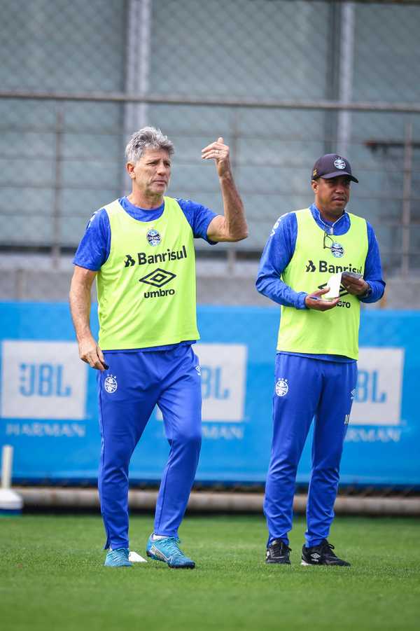 Ex-interino do Flamengo assume comando técnico do Grêmio após saída de Renato.