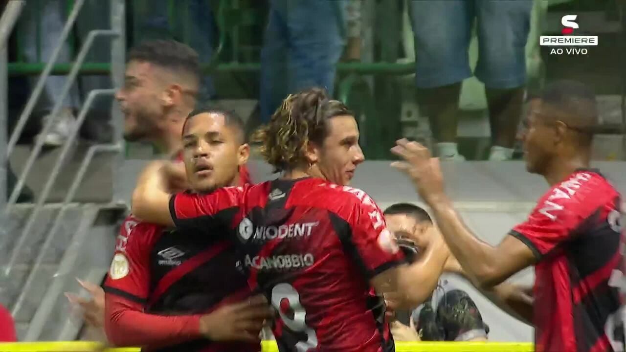 Vitor Roque ultrapassa Paulinho como maior compra da história do Palmeiras