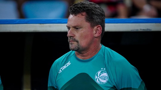 Após nova goleada, Juventude anuncia saída do técnico Fábio Matias - Equipe de Caxias do Sul não vence há cinco partidas e levou duas goleadas no período 