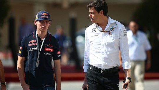 Toto Wolff quer Verstappen na Mercedes para vaga de Hamilton