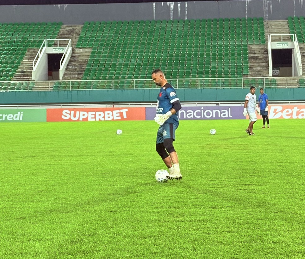 Goleiro Bruno durante treinamento do Vasco-AC na Arena da Floresta, em Rio Branco &mdash; Foto: Arquivo pessoal/Franciele Juli&atilde;o