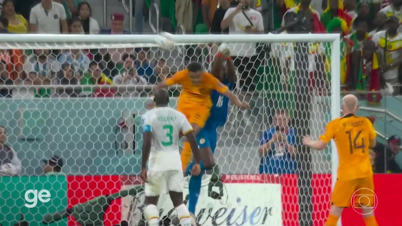 Aos 38 min do 2º tempo - gol de cabeça de Cody Gakpo da Holanda contra o Senegal