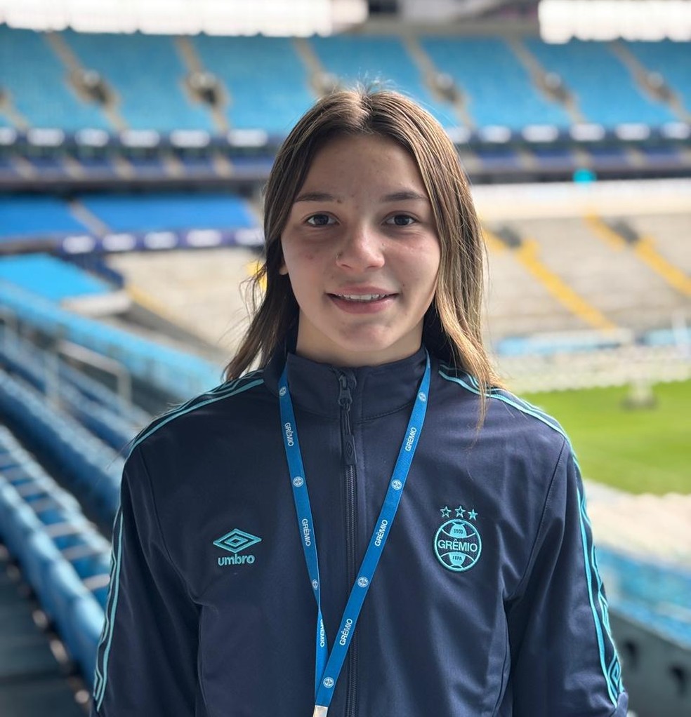 Márcia Vitória Bianchi de Melo hoje trabalha na loja Grêmio Mania — Foto: Divulgação / IGT