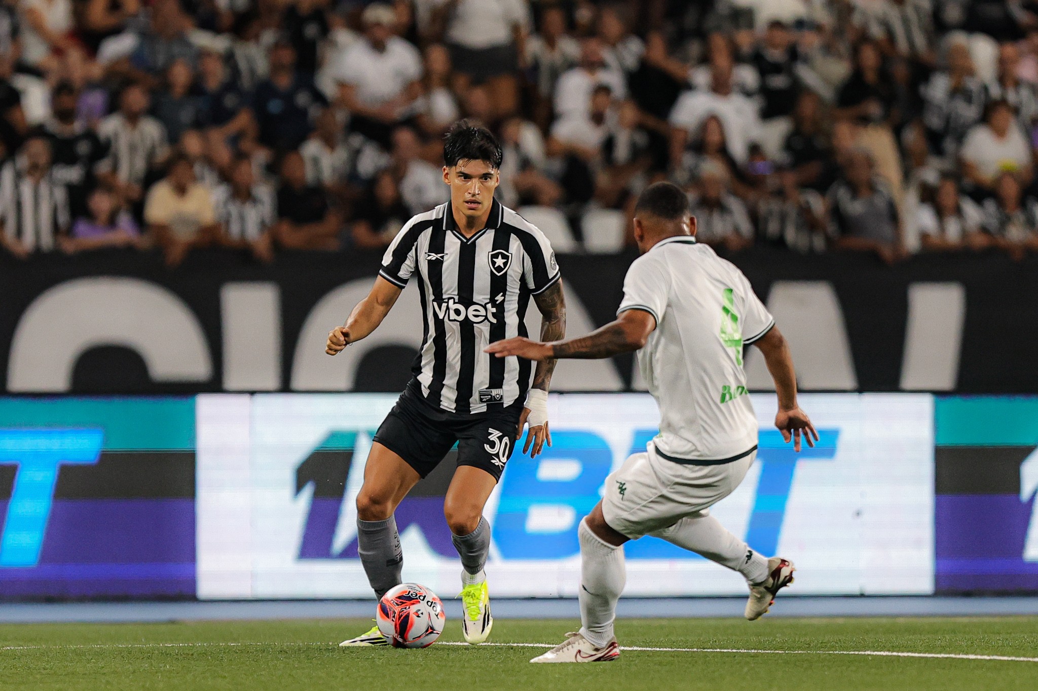 Joaquín Correa retorna, e Santi fica fora; veja atletas relacionados para Chapecoense x Botafogo | Ge