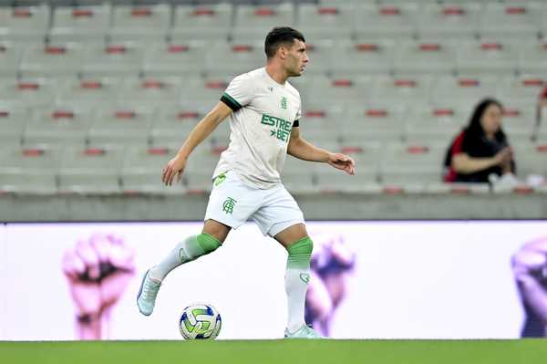 América-MG não vendeu Martínez ao Cruzeiro; dirigente explica motivo da decisão.