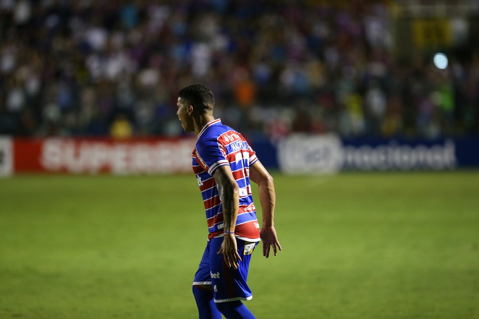 Machuca comemora vitória do Fortaleza sobre o Ferroviário — Foto: Ismael Soares/SVM