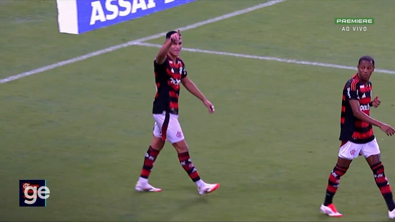 Alcaraz lamenta desinformação e deseja permanência no Flamengo: Não dependeu de mim