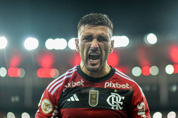 Arrascaeta faz 90 minutos pela primeira vez com Tite e é decisivo em bom momento do Flamengo