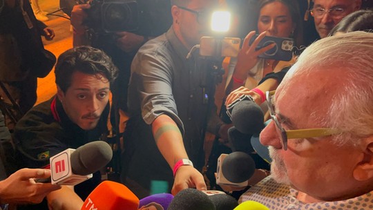 Diretor diz que Fluminense não busca zagueiro e mantém esperança por  Hulk: "Está se tentando" 