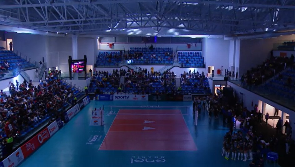 Apagão em parte de ginásio atrasa início de Fla-Flu na Copa Super Vôlei feminina