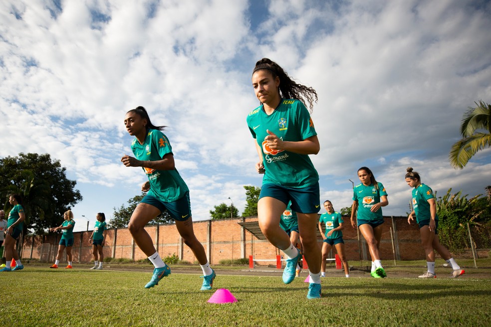 Com treino aberto por apenas 15 minutos, seleção feminina faz últimos  ajustes para a estreia na Copa América, seleção brasileira