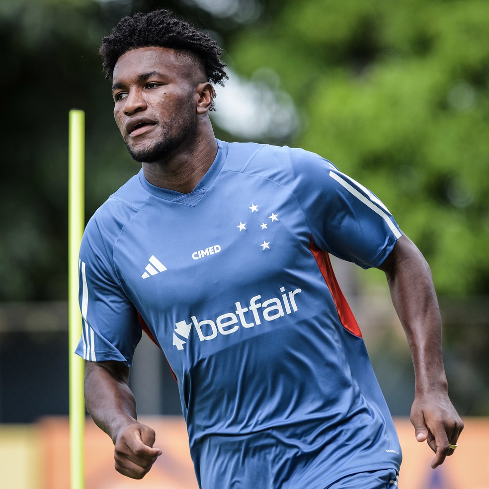 José Cifuentes deixa o Cruzeiro com 12 jogos disputados — Foto: Gustavo Aleixo/Cruzeiro