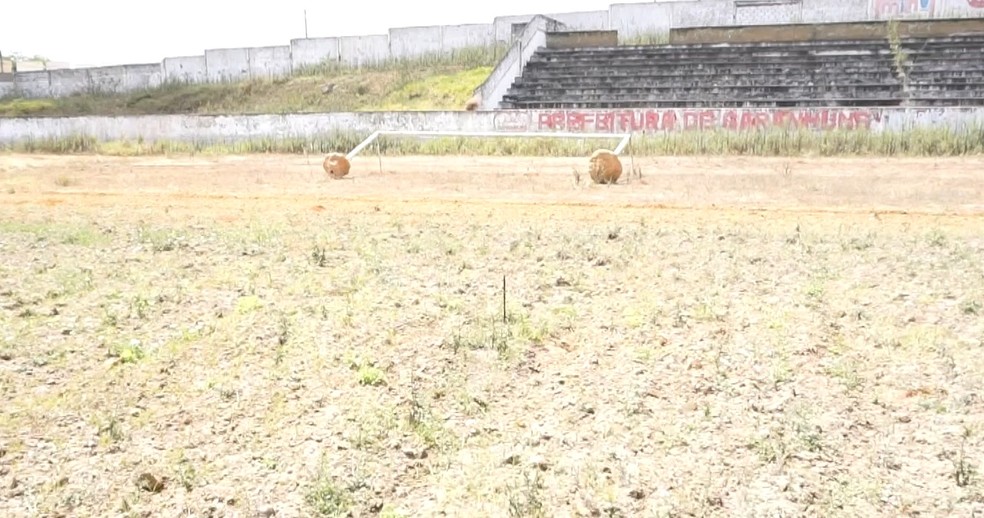 Trave onde Edmilson fez o gol do título em 2003 hoje em dia — Foto: Rafael Pontes / RP Esportes