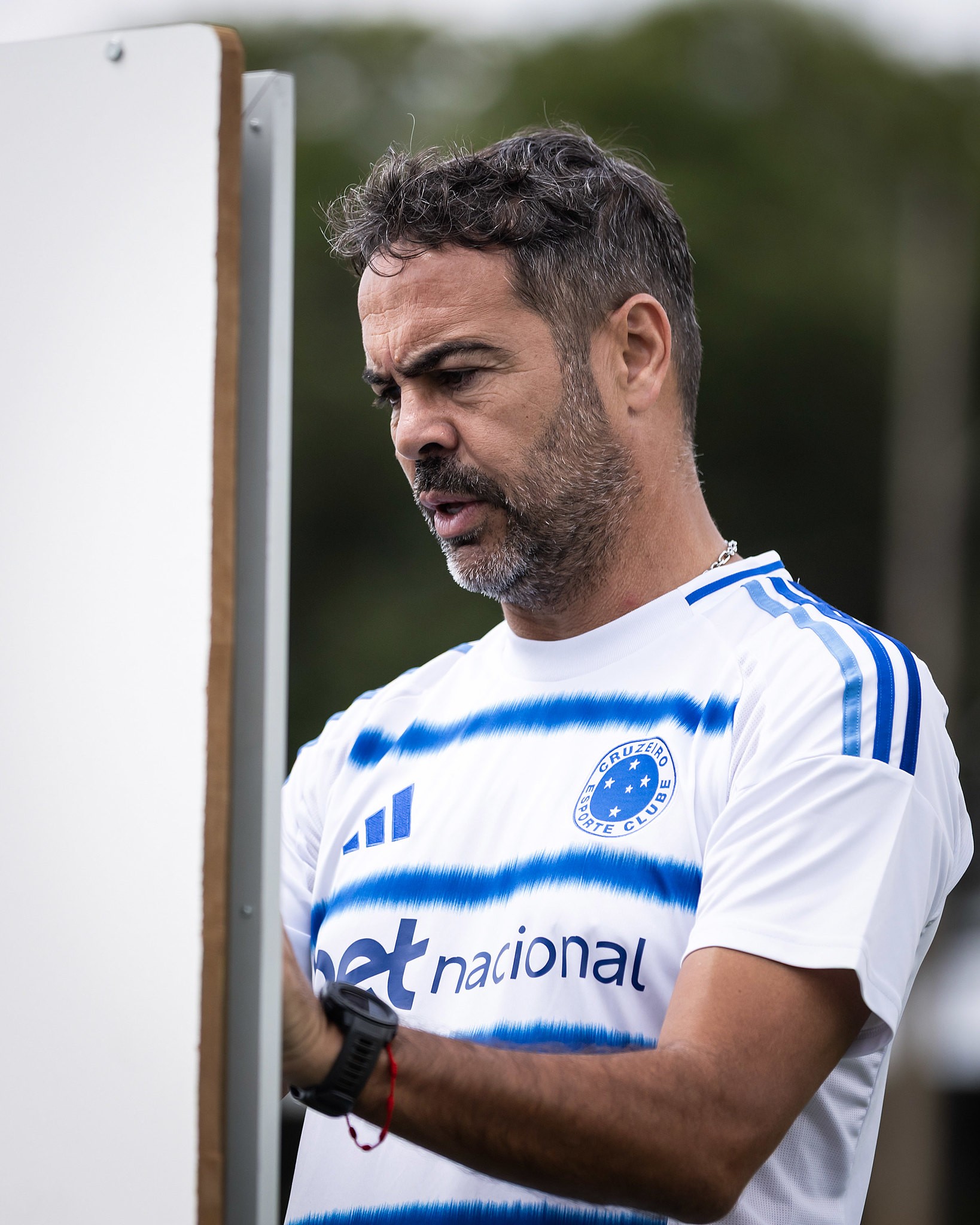 Kaio Jorge retorna ao Cruzeiro enquanto Artur Jorge define equipe para estreia