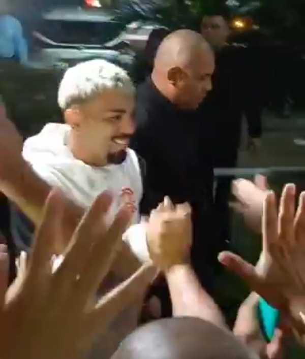 Gabigol 99 brilha em Manaus e conquista torcida do Flamengo com grandes jogadas.