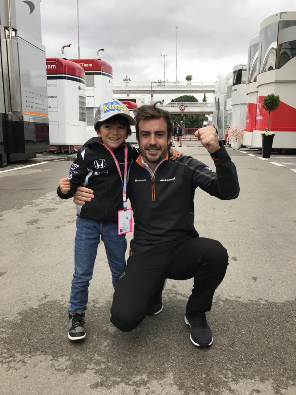 Fernando Alonso pede, e F1 leva jovem torcedor para conhecê-lo no ...