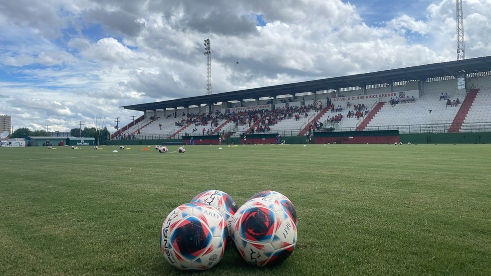 Velo Clube 1910 - 👊Agora é oficial. O Campeonato Paulista Série A2 retoma  amanhã. O Velo Clube enfrenta o Rio Claro às 20h00 na cidade de Santa  Bárbara D'Oeste no estádio Antônio