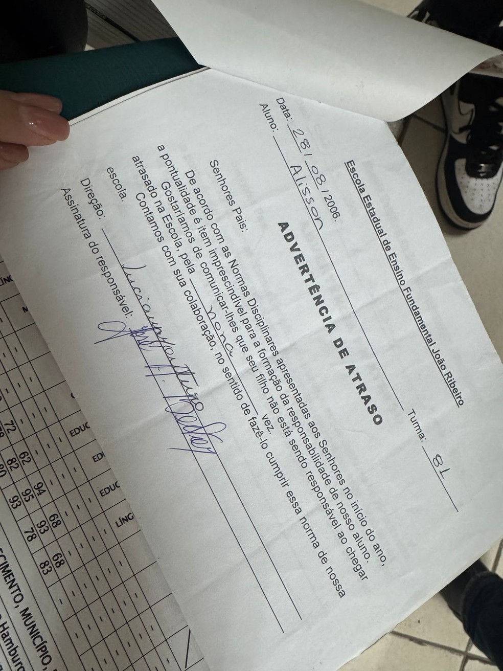 Advertência por atraso recebida por Alisson — Escola João Ribeiro