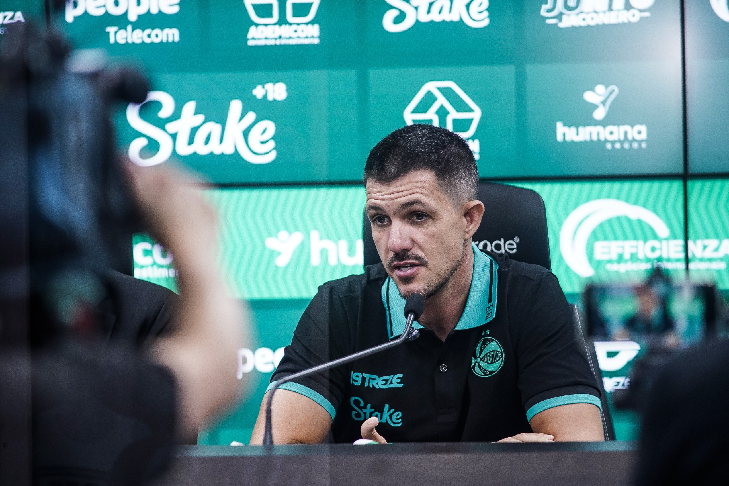 Juventude sofre derrota polêmica e técnicos são expulsos em partida da Série B