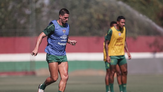 Gabriel Pires treina com bola e se aproximabar abierto caça niquelretorno ao Fluminense após quase três meses parado