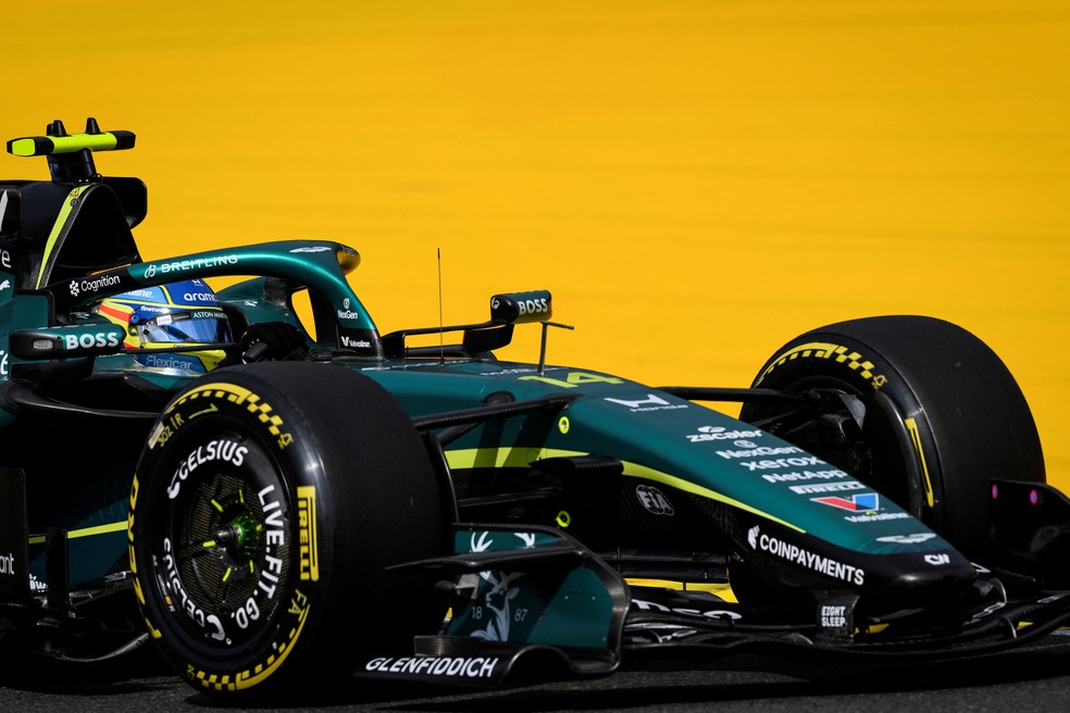 Fernando Alonso no segundo treino livre para o GP da Bélgica — Foto: John Thys / AFP