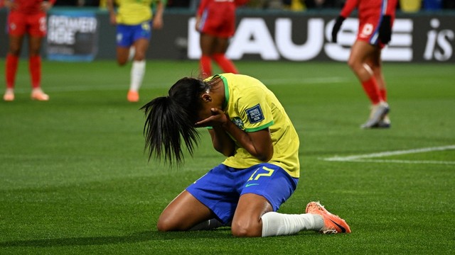 Ary Borges se emociona após marcar em Brasil x Panamá