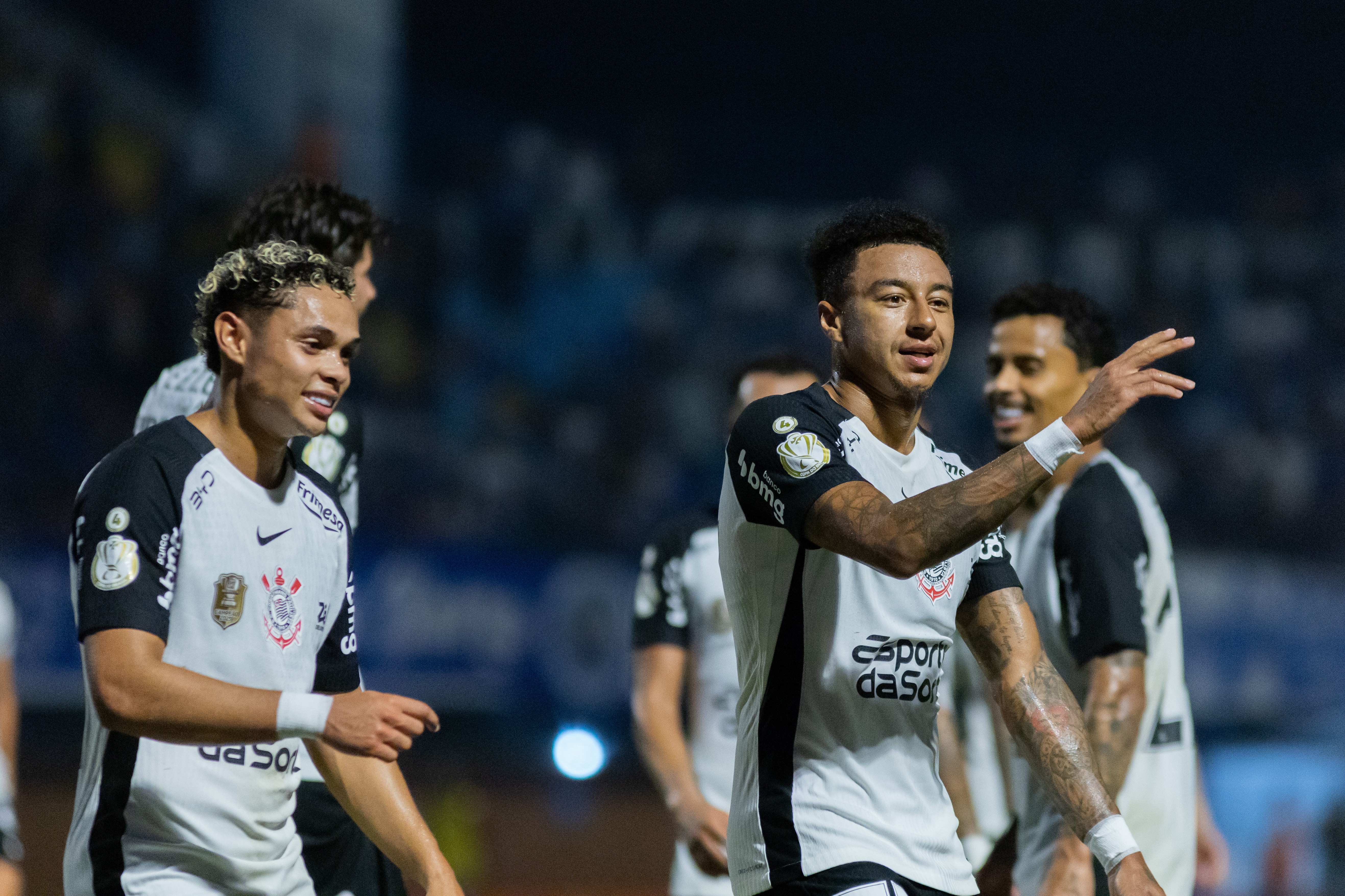 Lingard faz 1º gol e Corinthians vence Barra na Copa do Brasil | Ge