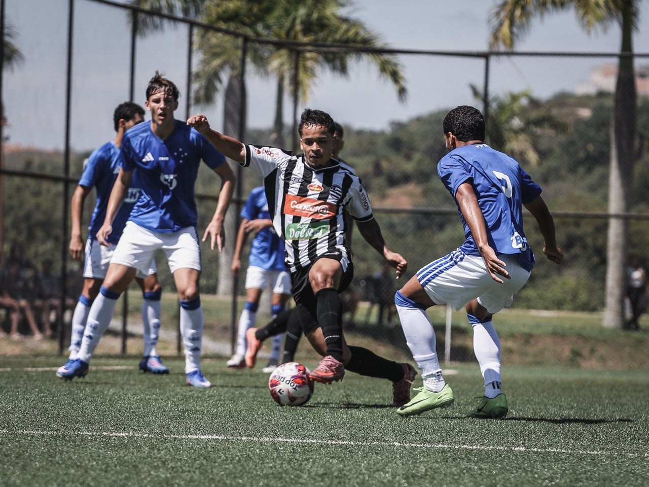 Athletic vence Cruzeiro e larga na frente nas semifinais do Mineiro sub-20