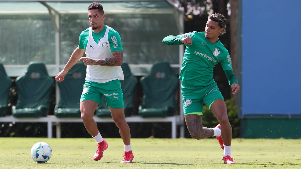 Paulinho durante treino do Palmeiras, na Academia de Futebol � Foto: Cesar Greco