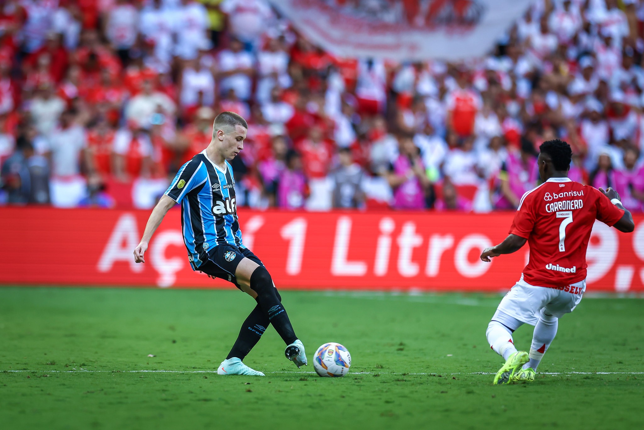 JOVEM SURPRESA NO GRÊMIO! Atuação em clássico chama atenção e futuro pode reservar grandes oportunidades!