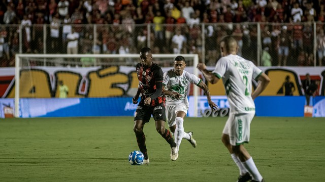 Vitória faz jogo aberto contra a Chapecoense